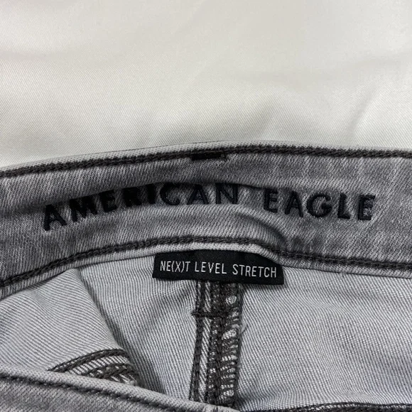 Women’s American Eagle Outfitters Distressed Grey Jegging Jeans. Size 4 short. - Picture 15 of 16